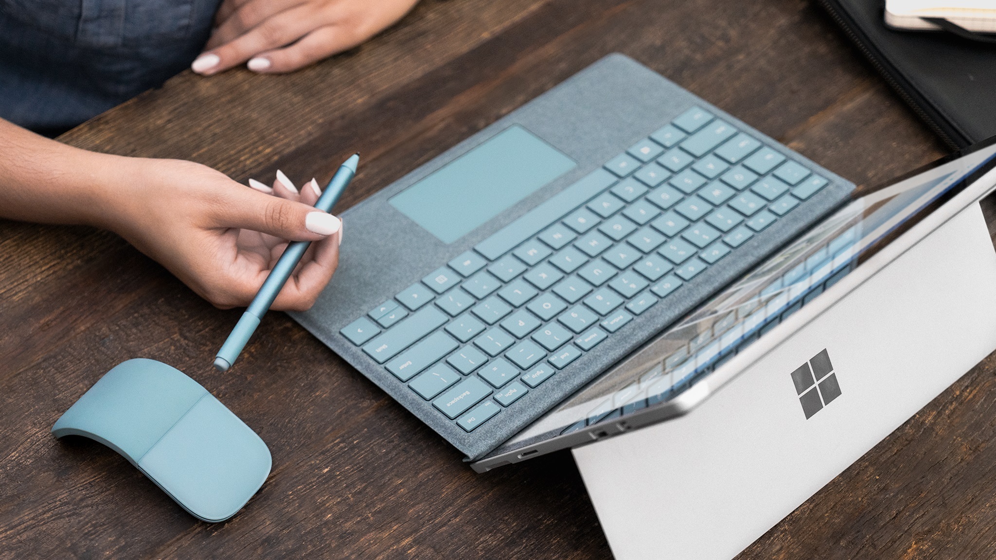 girl using laptop